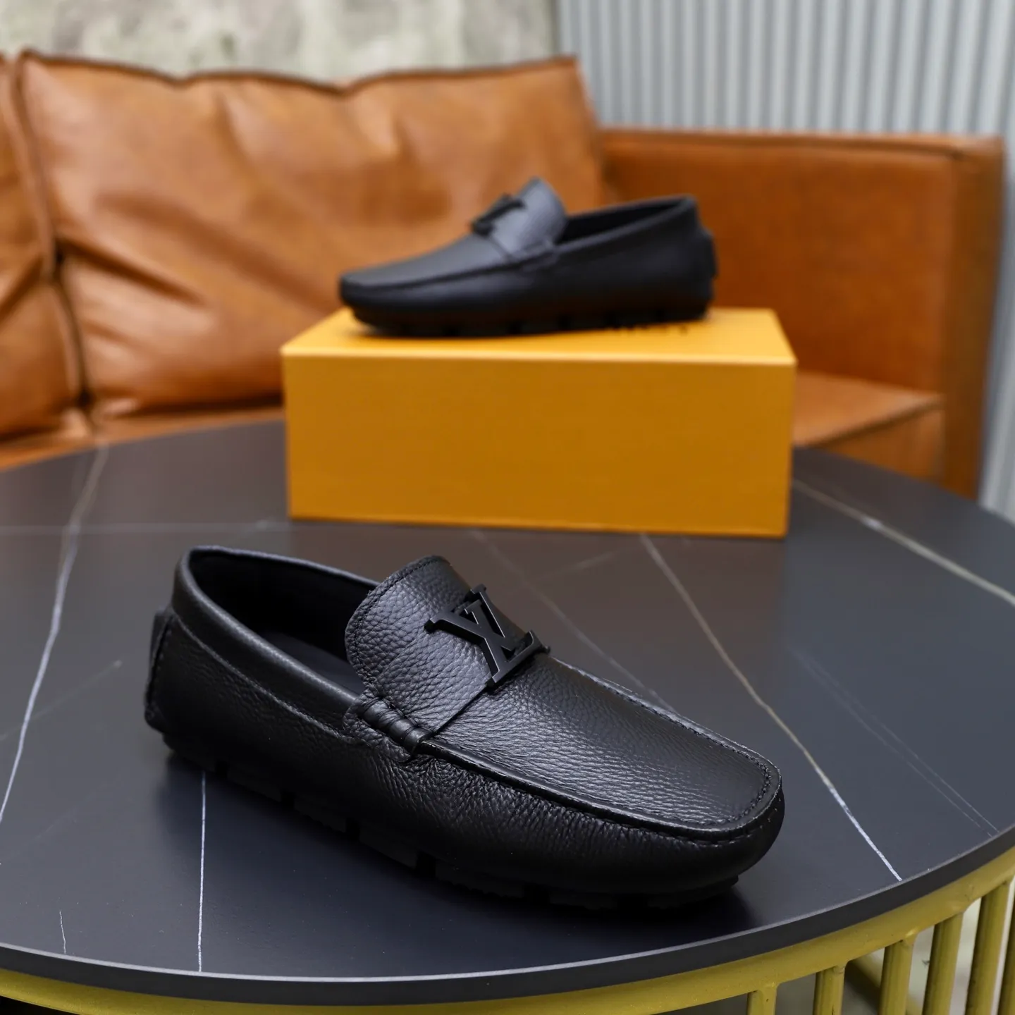 Ex-factory price: 480💰【LV】Louis Vuitton ⚠️High-end men’s driving and pedal series ⚠️38-44 (customized for 45) ⚠️All original cowhide leather! Thick and soft! Made entirely of calfskin lining! Rubber sheet anti-slip beanie sole! Three-dimensional package technology! Fashionable and classic! Handicrafts! Original high quality! Feel free to compare!